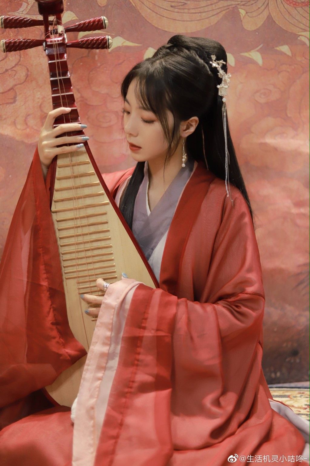 thuê Đàn Tỳ Bà uy tín tại HCM có BBCosplay cung cấp