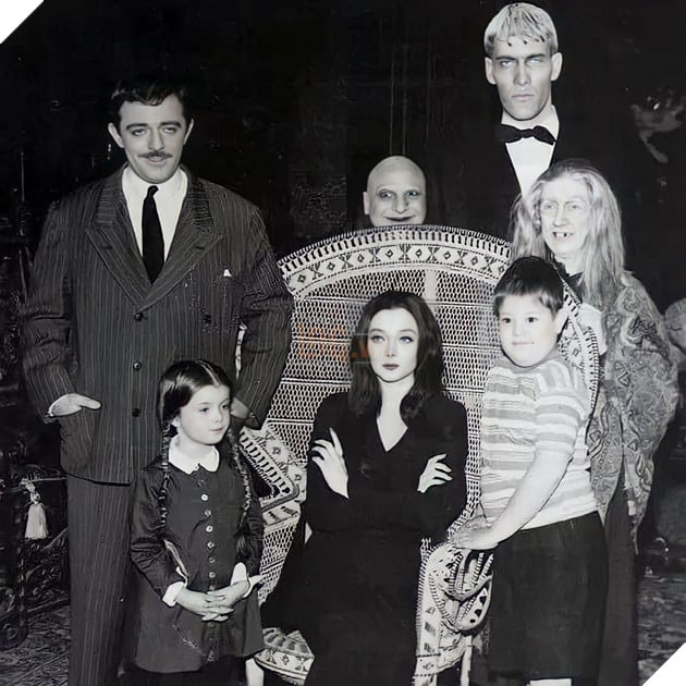 Gia đình Addams nổi tiếng bao gồm những thành viên nào?