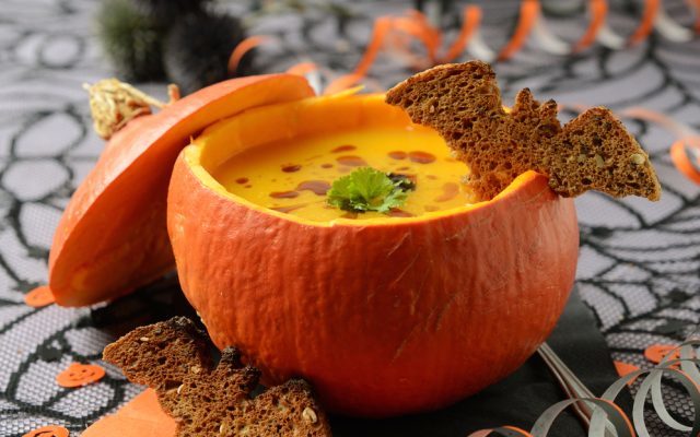 súp bí đỏ một món ăn khá đặc sắc trong dịp lễ halloween