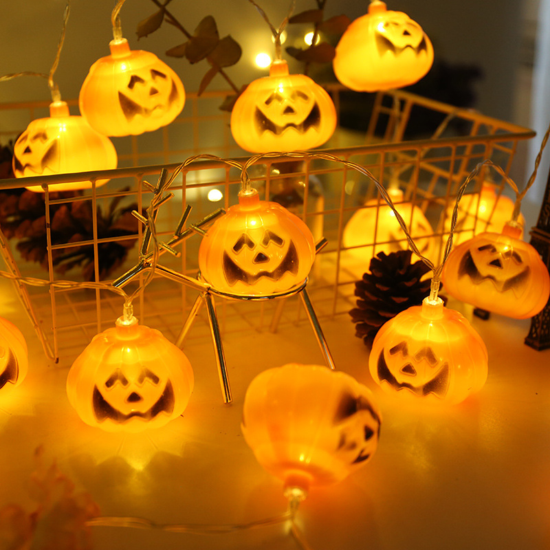 đèn LED hình bí ngô trang trí halloween tạo vẻ đáng sợ nhưng sinh động