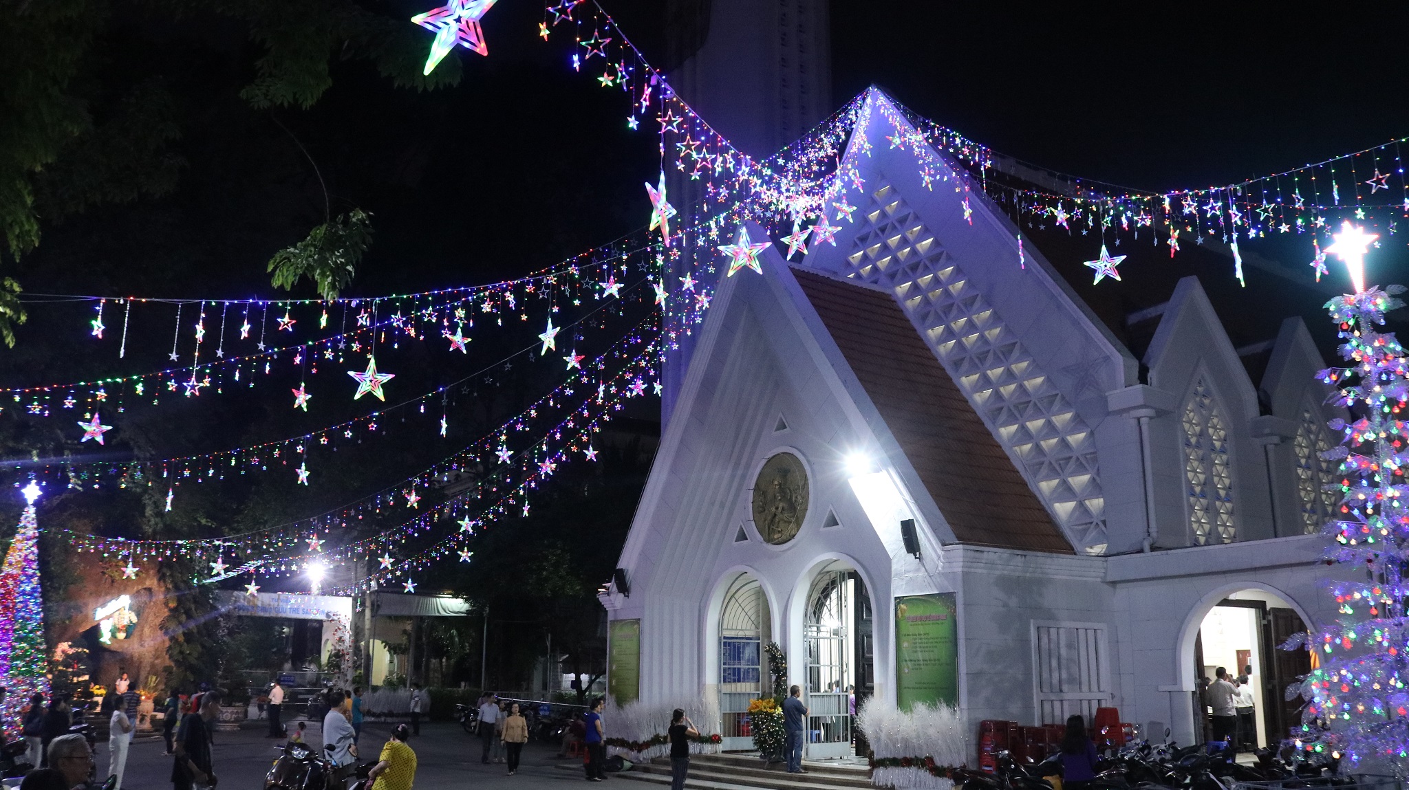 nhà thờ dòng chúa tại đường Kỳ Đồng là địa điểm cũng khá hot dịp giáng sinh