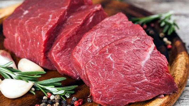 Thịt bò đỏ được xếp vào nhóm thịt đỏ và chứa rất nhiều protein
