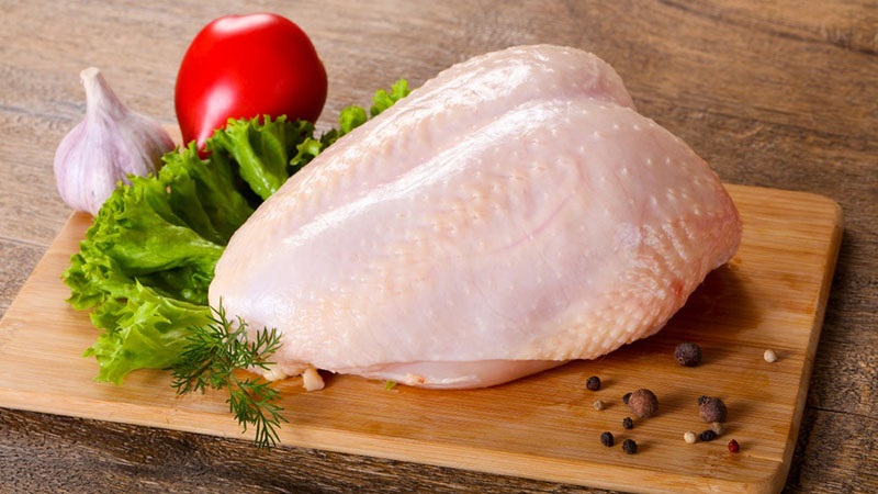 Ức gà là bộ phận giàu hàm lượng protein nhất
