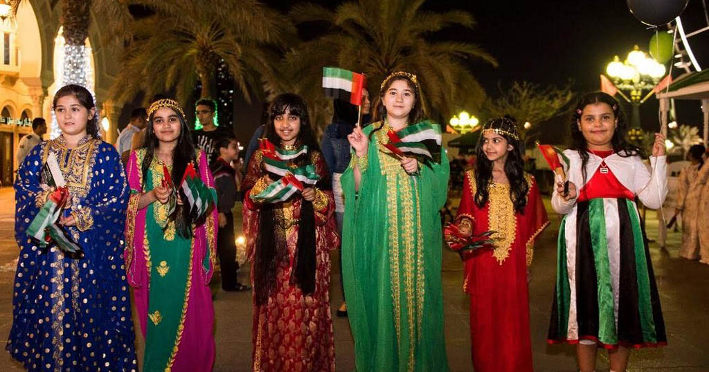 Đồ Truyền Thống Của UAE Dành Cho Nam Và Nữ