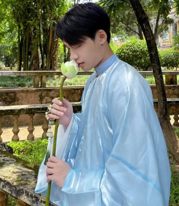 Áo Ngũ Thân Xanh Nhạt Tơ Xước Cho Nam