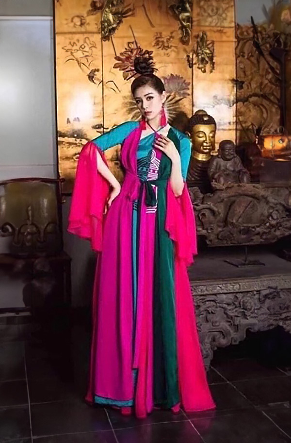 Bộ Đầm Tứ Thân Múa Xanh Hồng Cách Điệu