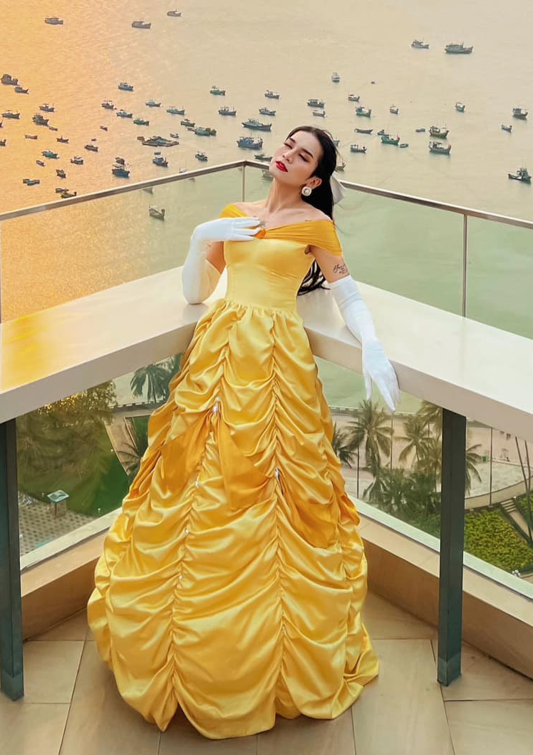 Trang Phục Bella Trong Người Đẹp Và Quái Vật