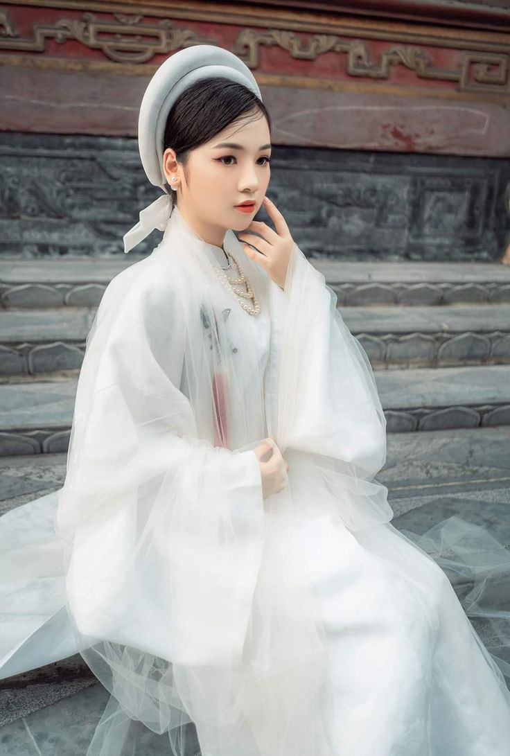 Áo Ngũ Thân Trắng Tơ Kính - Việt Phục Nguyễn Triều