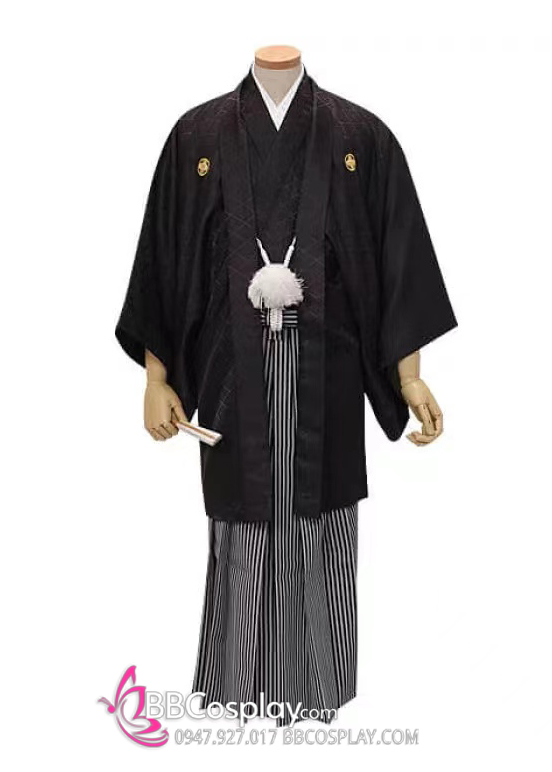 Trang Phục Hakama Sọc Trắng Đen Kèm Haori Đen Có Gia Huy Hình Lông Vũ Diều Hâu
