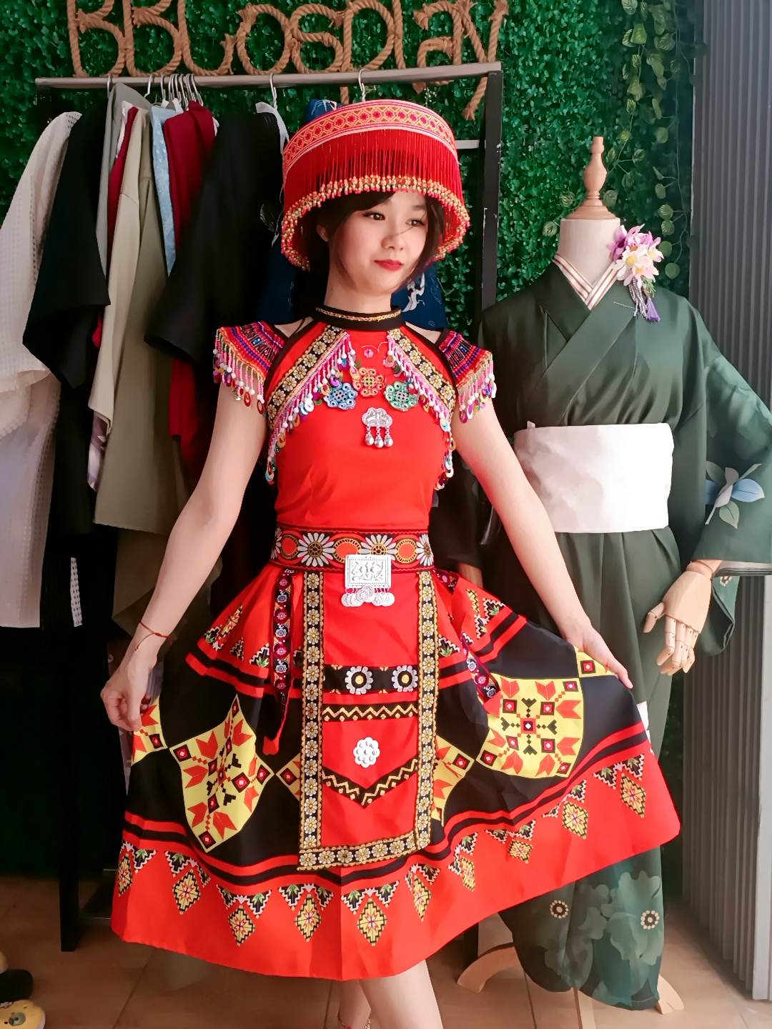 Trang Phục Hmong Cách Tân Mẫu Đen Đỏ