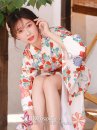 Áo Yukata Trắng Nền Hoa Caro Đỏ