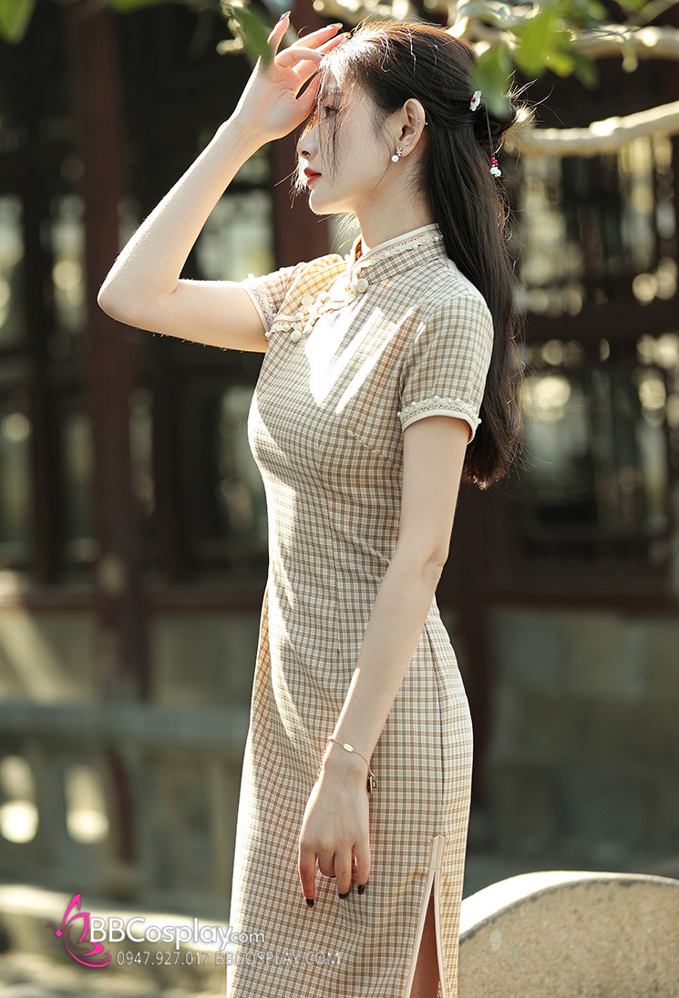 Sườn Xám Thượng Hải Nền Kem Caro Viền Ngọc Trai