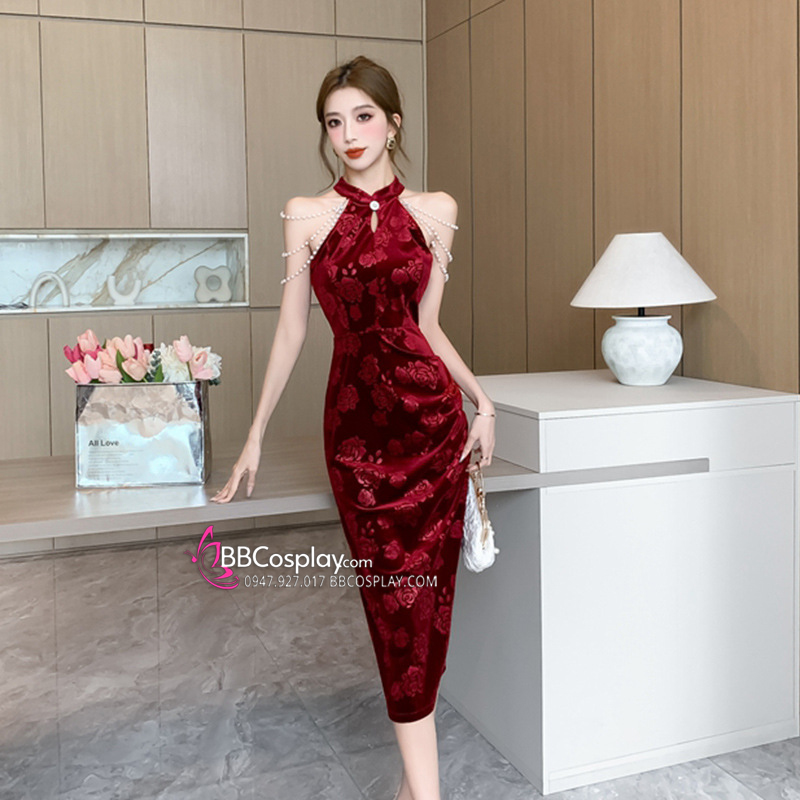 Sườn Xám Đỏ Đô Vải Nhung Hoa Hồng Vai Áo Ngọc Trai Quyến Rũ Dáng Dài