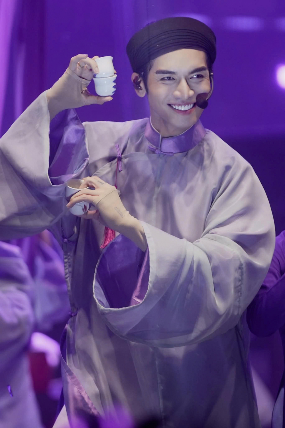 Trang Phục Áo Tấc Tay Thụng Xanh Lót Tím