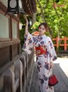 Yukata Trắng Kem Hoa Đen Đỏ